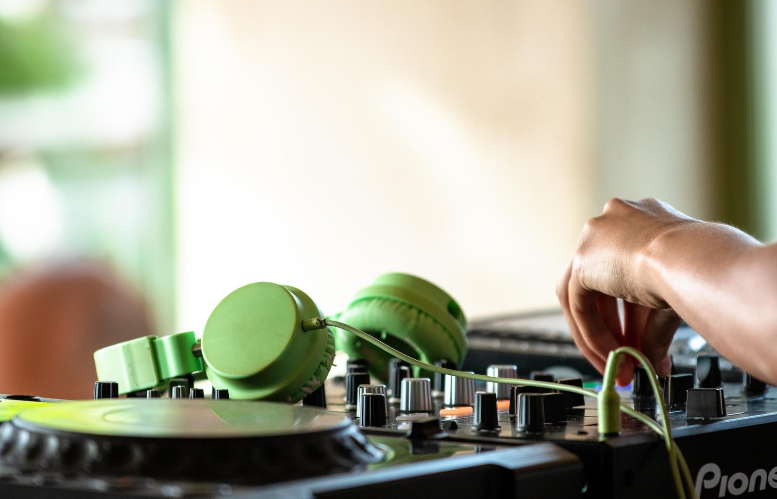 best dance clubs, nightlife in Dallas, top dance venues, energetic party scene, vibrant nightlife, dancing in Dallas, grooving to beats, best clubs for dancing