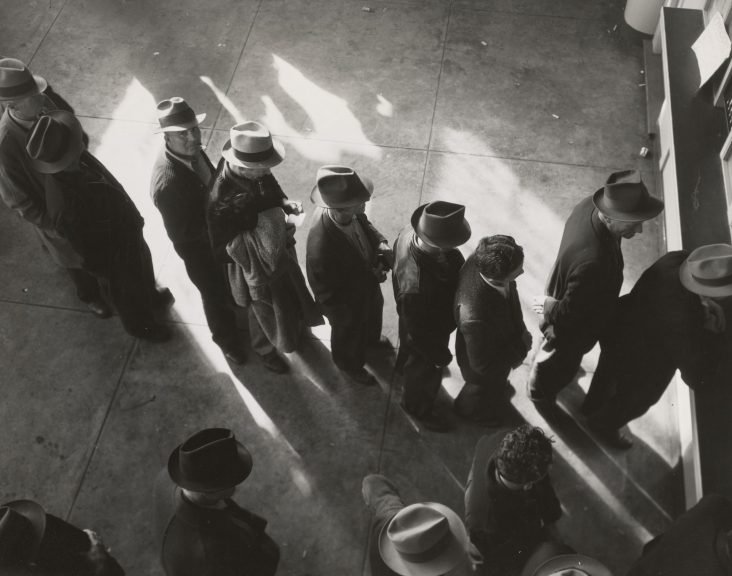 Great Depression, unemployment, economic crisis, joblessness, American history, hardships, 1930s, unemployment rate, job market, economic downturn, financial struggles, workforce, job seekers, economic challenges, unemployment benefits.