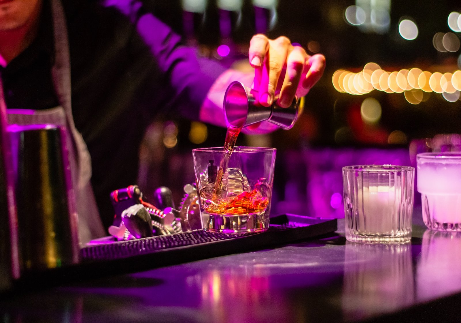 Dallas nightlife, bar crawl guide, Greenville Avenue, craft cocktails, live music, vibrant atmosphere