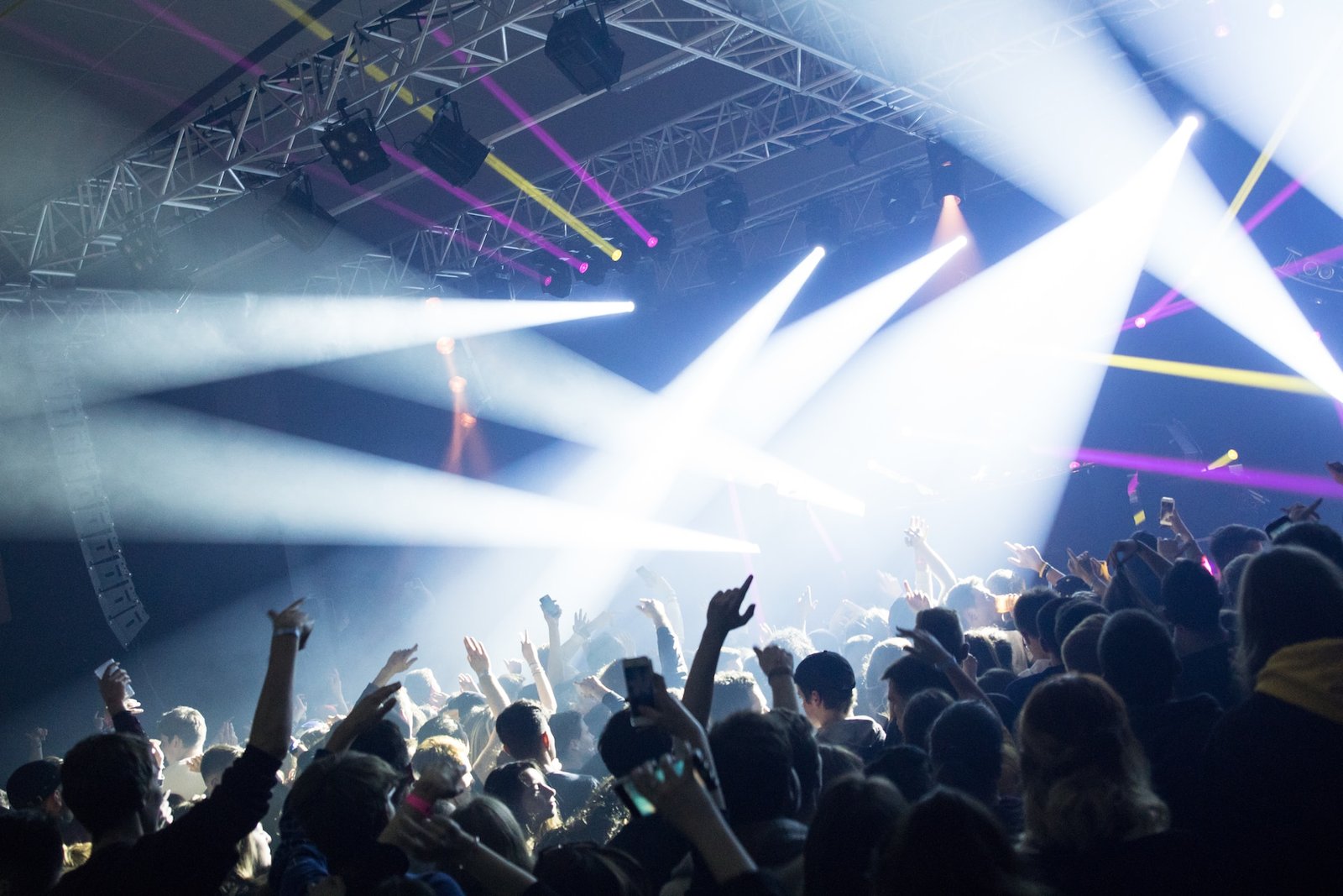 Deep Ellum, Dallas Nightlife, After-Dark Hangouts, Live Music, Bars, Nightlife Guide, Ultimate Guide, Deep Ellum Entertainment, Nightlife in Dallas, Deep Ellum Bars