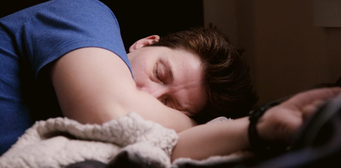 anxiety, sleep tips, falling asleep with anxiety, anxiety and sleep, sleep techniques, calming anxiety, improving sleep quality, anxiety management, relaxation methods, better sleep with anxiety