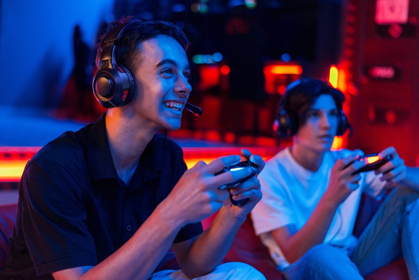 best platform for gamers gaming community comparison esports news platforms Discord gaming features eTrueGames forum rewards real-time voice chat for gamers gaming forums vs voice chat eTrueGames daily code drops Discord server customization esports watch parties Discord mobile gaming community platforms